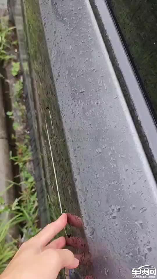 长安UNI-V尾灯开裂 门把手失灵