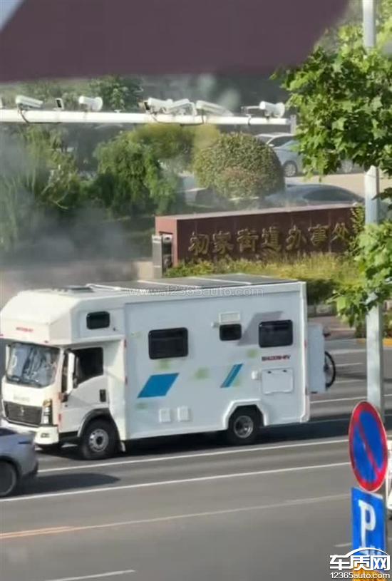 吉利博越车辆行驶过程中发生自燃