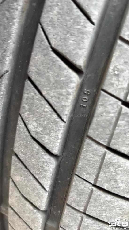 iCAR 超级V23朝阳轮胎老化 出现裂纹