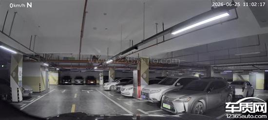 乐道L90自动泊车直接撞到铁门 无提醒无刹车