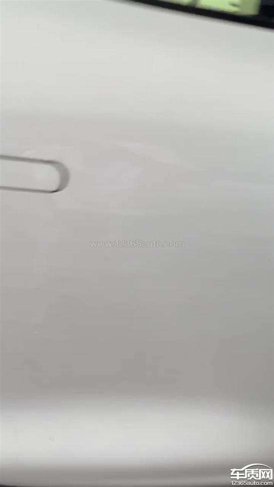 智己L6两侧悬挂高度不一致 回弹偏硬