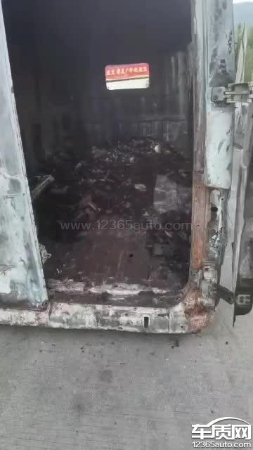 江汽星锐车辆正常行驶时发生自燃