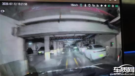 腾势N9刹车系统有问题导致地下车库撞车