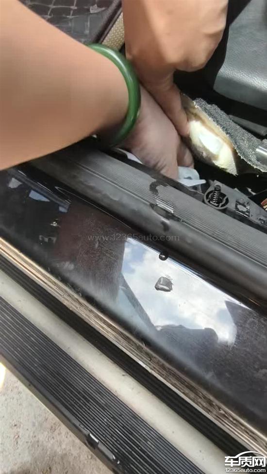 魏牌 VV6天窗漏水导致车内积水短路
