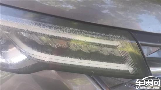 长安CS55PLUS车辆右大灯进水严重