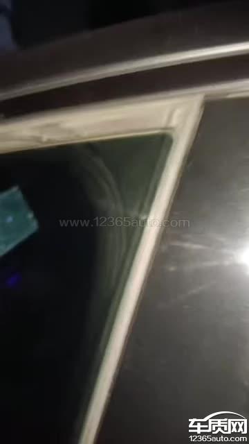 深蓝S07座椅晃动异响 玻璃升降异常