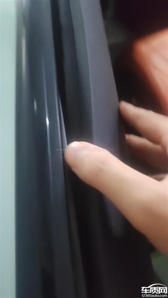 深蓝S07主驾驶车门内饰板无故脱落
