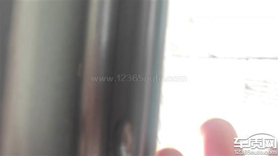 奇瑞风云A9L车门漆面爆漆 漆面有瑕疵	