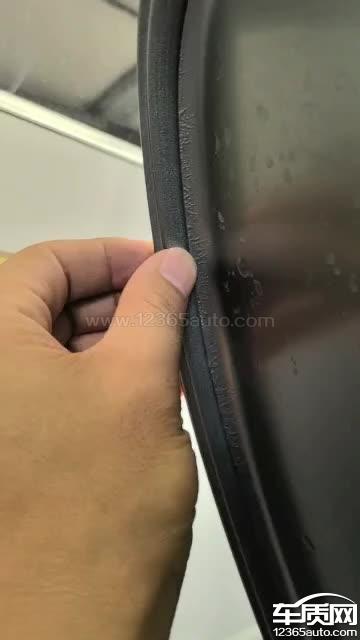 奇瑞风云A9L车门内侧漆面爆漆严重	