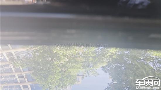 奇瑞风云A9L车门边缘多处漆面开裂