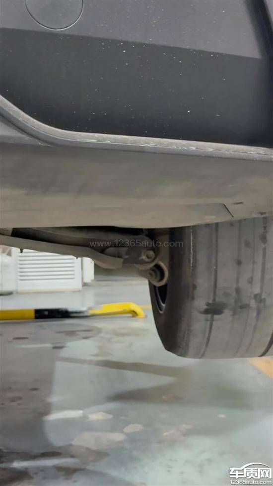 特斯拉Model Y L轮胎内侧异常磨损