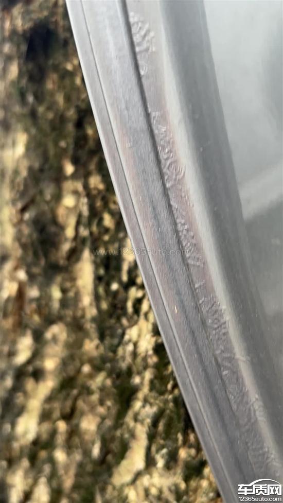 奇瑞风云A9L车门爆漆现象非常严重