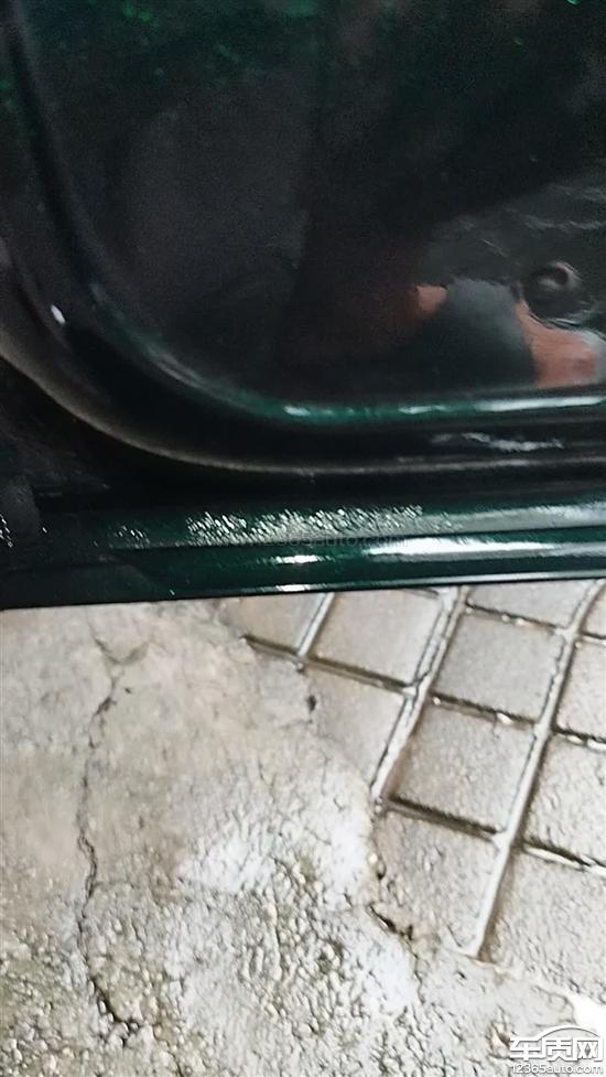 奇瑞风云A9L车身门板边缘油漆爆裂