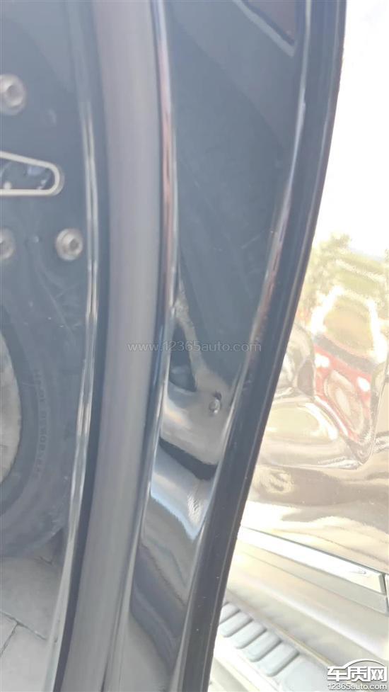 奇瑞风云A9L三个车门内侧出现爆漆