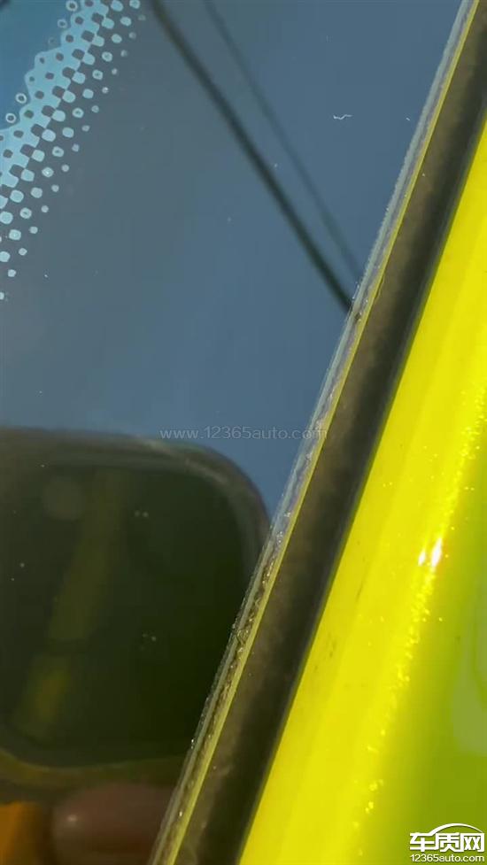 上汽名爵MG5天蝎座玻璃大面积起泡