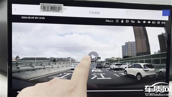 比亚迪元UP新车油门失灵 刹车变硬