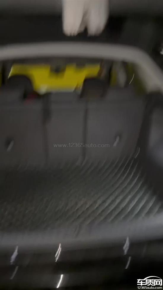 一汽奥迪Q3维修事故车 后备厢无法正常开关