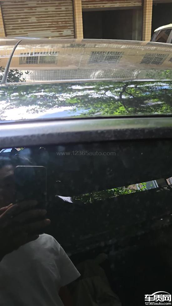 特斯拉Model 3购买新车 车窗装饰条氧化