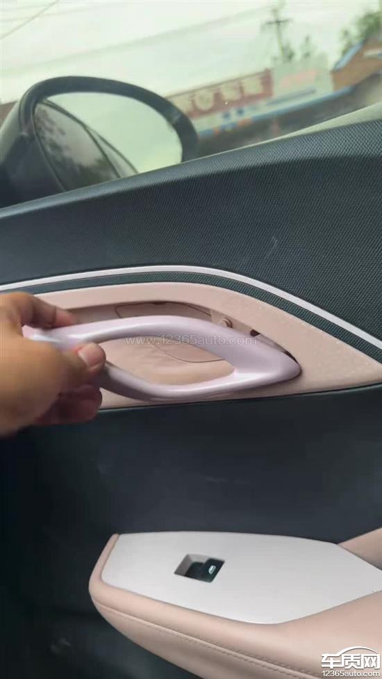 比亚迪海鸥出风口开裂 座椅开裂 