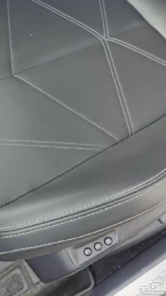 DS 7主驾座椅皮面开裂 厂家推诿扯皮
