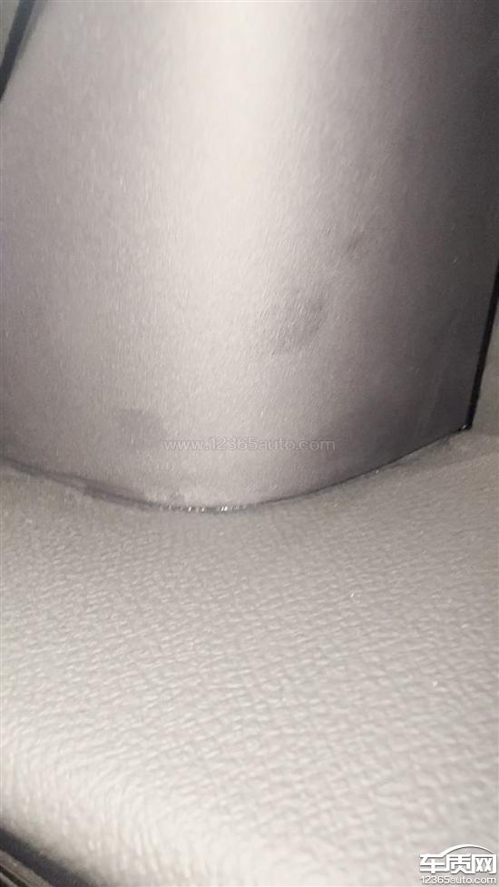 吉利银河星耀7后视镜三角饰板渗水