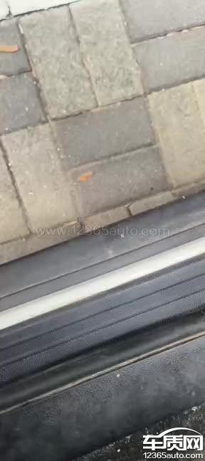 凯翼X3车门框腐蚀 生锈非常严重