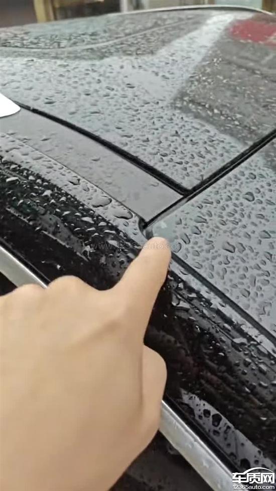 星途瑶光前挡风玻璃开胶 前排玻璃油污