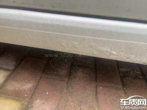 长安福特福睿斯两侧侧裙从内部锈烂