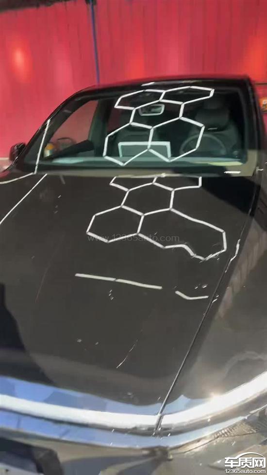 特斯拉Model Y贯穿式前照灯开裂