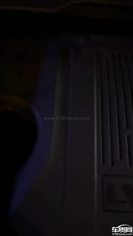 领克06发动机怠速抖动异响 油门共振