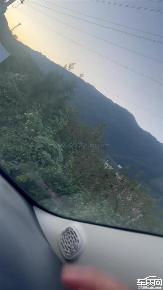 埃安AION UT车辆挡风玻璃自然开裂