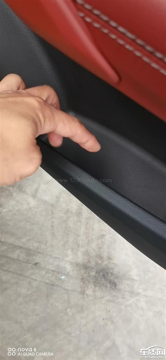 一汽奥迪Q5L车门内饰板蒙皮脱落 无配件