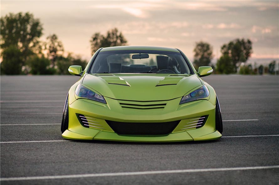 绿豆蝇现代劳恩斯coupe贴地飞行