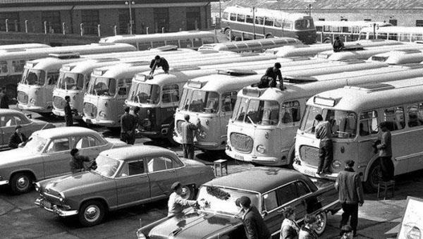 民国坐一次出租车竟然要花半个月工资?