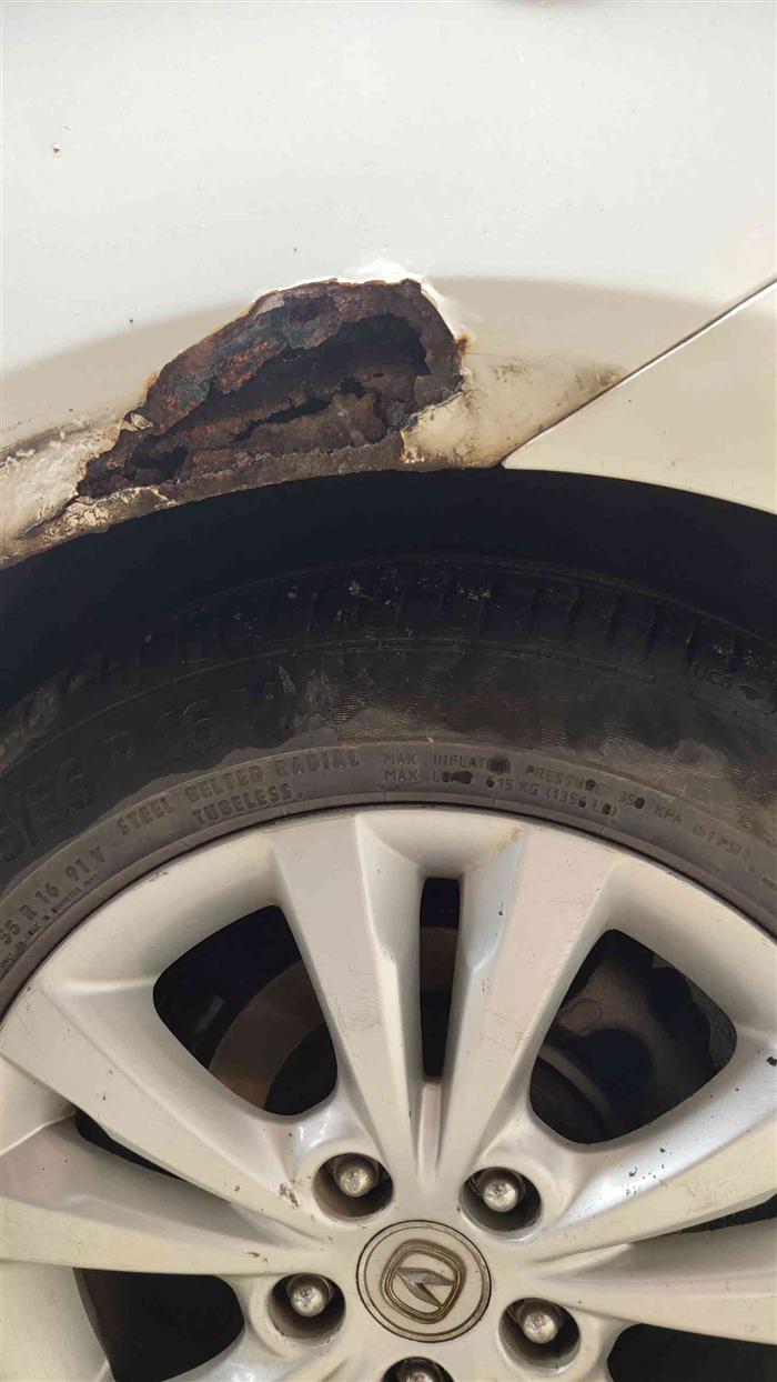 长安逸动左右后叶子板轮眉生锈腐蚀严重