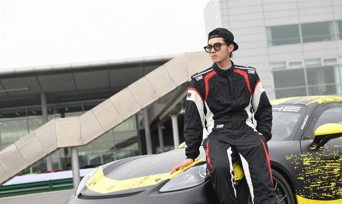 吴亦凡成为保时捷中国赛车运动代言人惊不惊喜