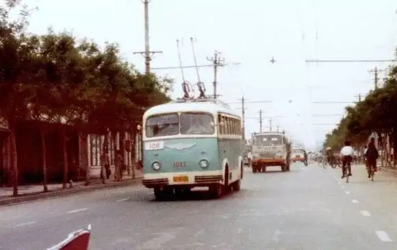 最早的绿色出行 京一型bk540型无轨电车