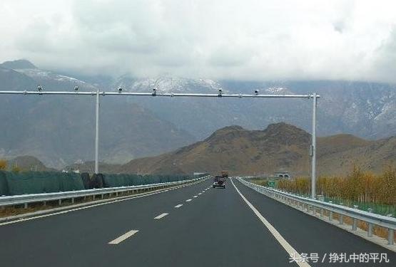 经常出现一路上只有电子眼测速,但根本不知道限速是多少,高速上