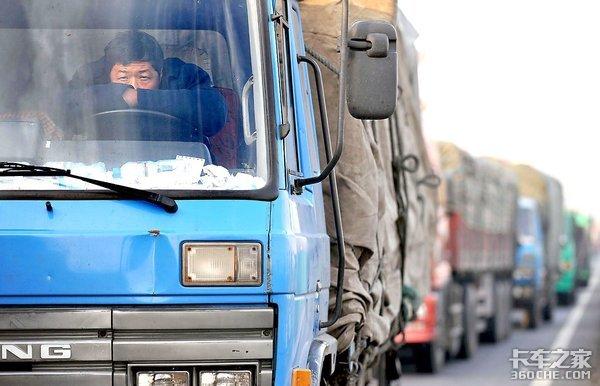给别人开车累身 自己当老板累心 卡车司机:能转行就趁早吧