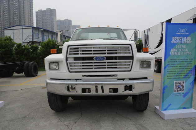 路边的经典实干类美规大皮卡福特f700