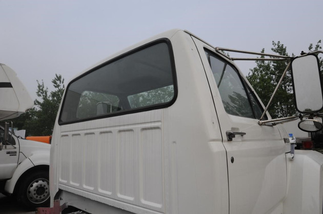 路边的经典实干类美规大皮卡福特f700