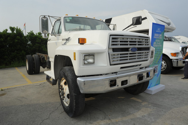 路边的经典实干类美规大皮卡福特f700