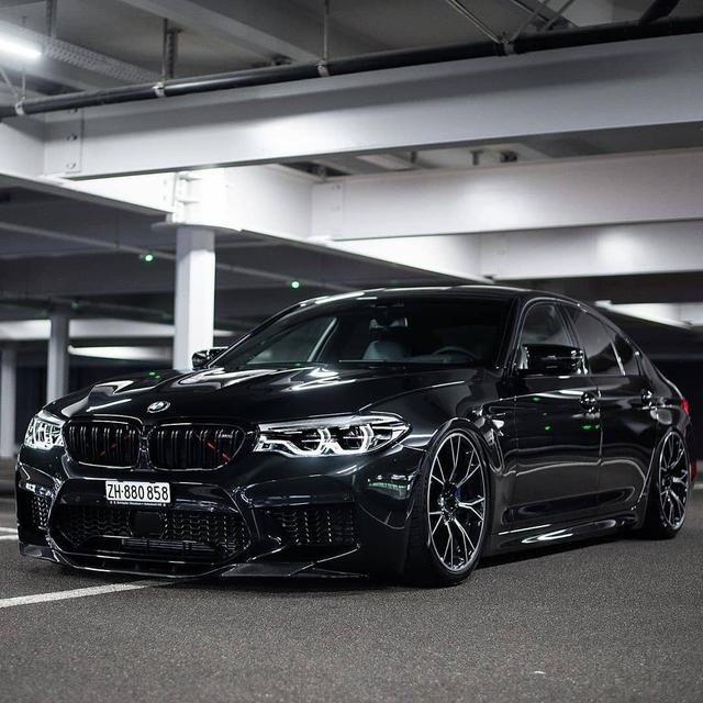 宝马m5改装欣赏一黑到底酷毙了