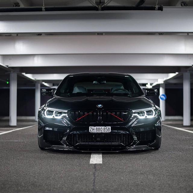 宝马m5改装欣赏一黑到底酷毙了