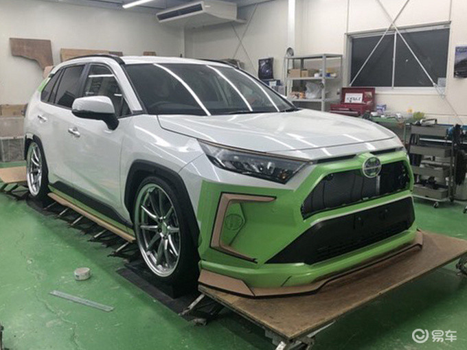 丰田全新rav4改装版实拍 配黑化车身造型超惊艳