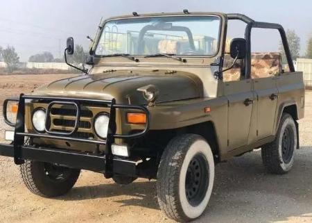 严冬里的老北京bj212不畏严寒只为情怀