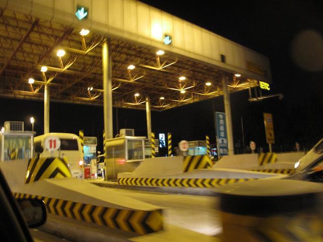 收费站路口的"潜规则" 有多少车主中过招?