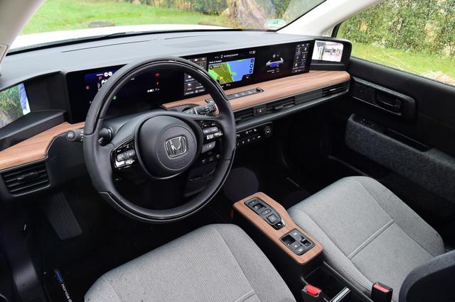 全新2020款本田e电动车这大屏幕太爽了